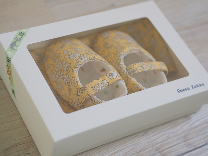 British Yellow Floral Miyue Gift Box Two Piece Set (Baby Shoes + Bib) - Baby Gift Sets - Other Materials Yellow