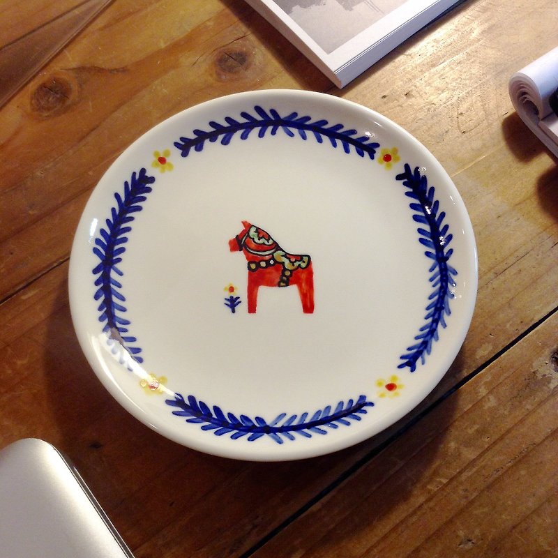 Hand-painted 6-inch Cake Plate Tray - Dala Trojan (Red) - จานเล็ก - วัสดุอื่นๆ สีแดง