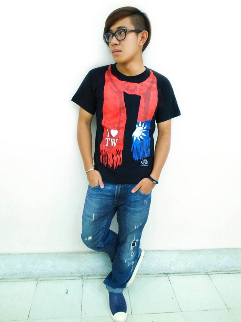 蔣堂‧國旗圍巾潮流T-Shirt(黑/白)-S.M.L.XL - 女 T 恤 - 棉．麻 黑色