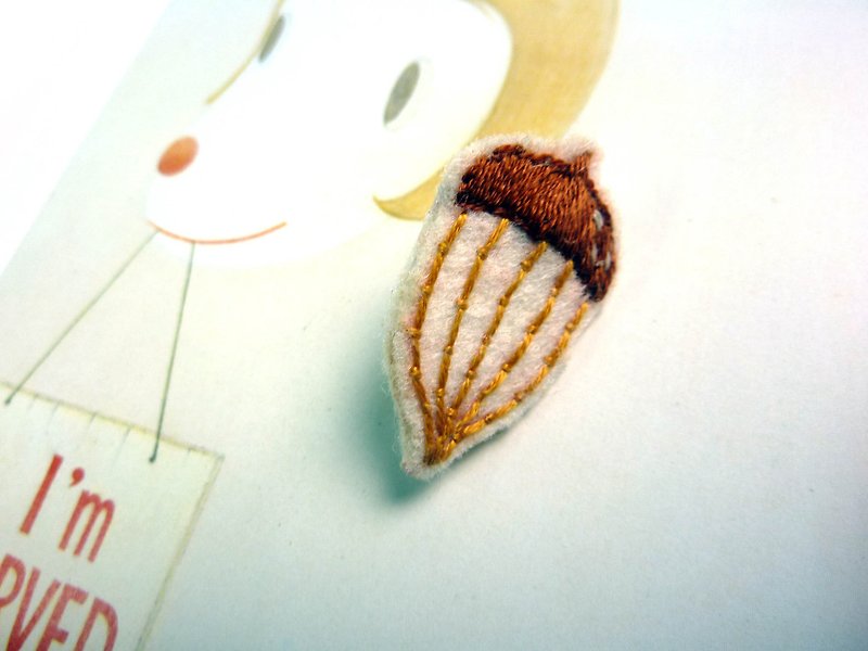 [Pointy Pine Cone] Embroidery/Handmade/Earrings - ต่างหู - งานปัก สีนำ้ตาล