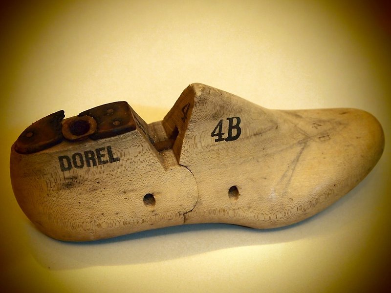 USA Early American shoe last - Items for Display - Wood Khaki