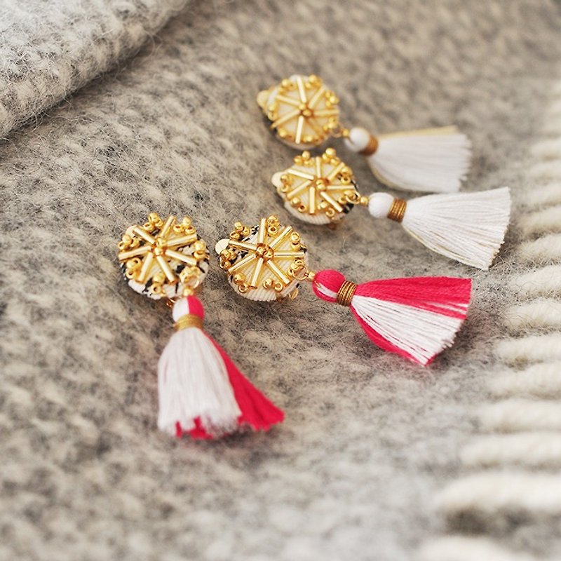 Earrings / Rosette tassel earring - Earrings & Clip-ons - Other Materials White