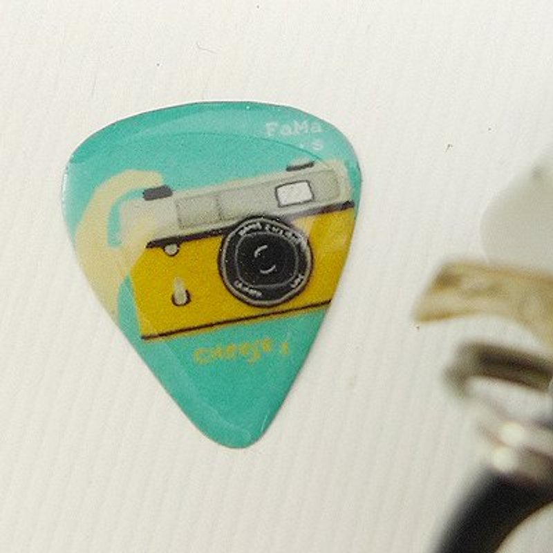 Classic Hot FaMa's Pick Guitar Shrapnel Smile One - Guitar Accessories - Resin Yellow
