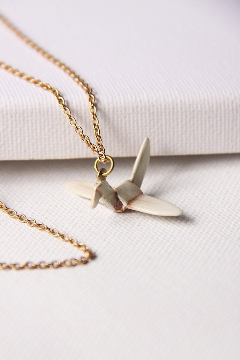 White folding bird pendant necklace by linen. - 項鍊 - 其他金屬 