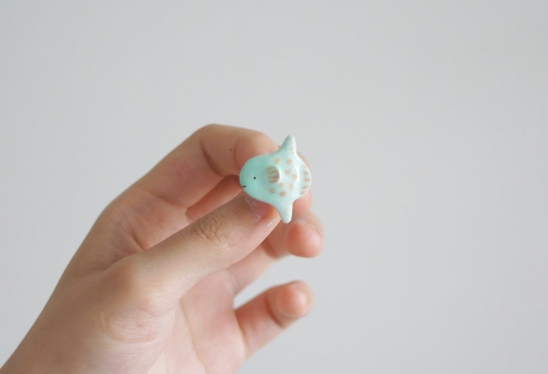[Horned forest] Molamola sunfish brooch - Brooches - Clay 