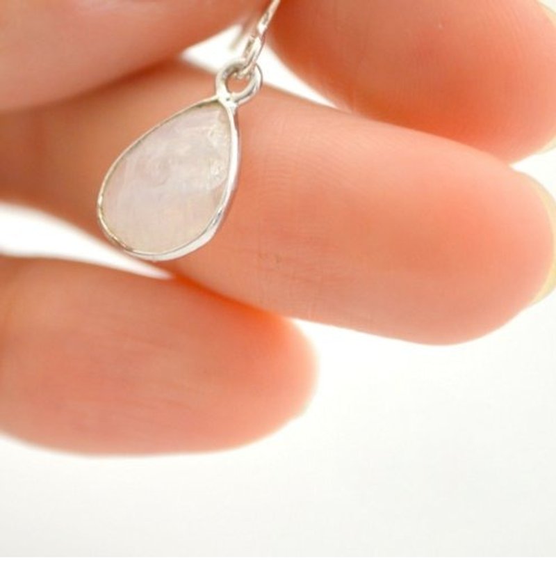 耳環／銀框月光石耳環 - 耳環/耳夾 - 其他金屬 白色