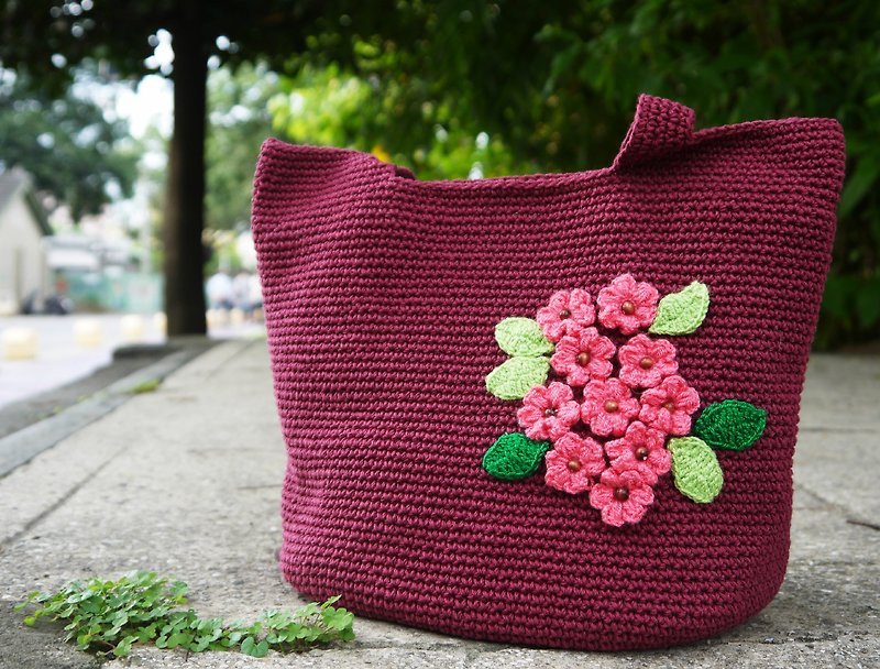 Mama の hand-woven bag - hydrangeas hand-woven bag - กระเป๋าถือ - วัสดุอื่นๆ สีแดง