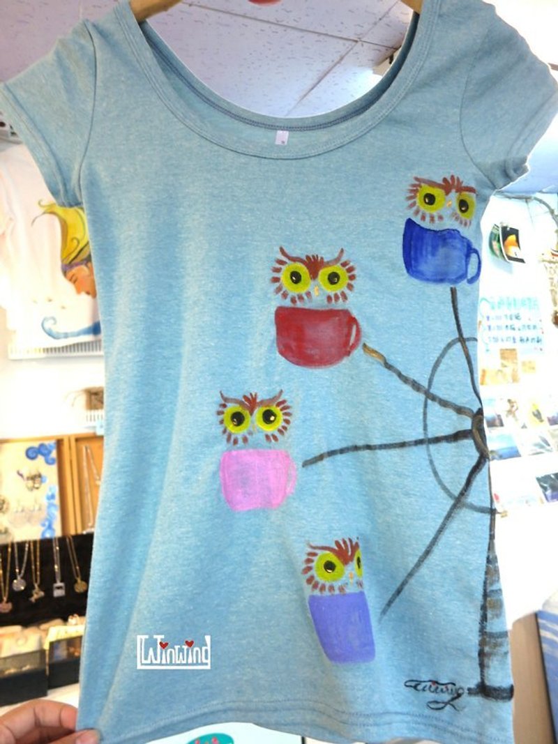 Owl Ferris Wheel Winwing Hand-painted Clothes - Women's T-Shirts - Cotton & Hemp Multicolor