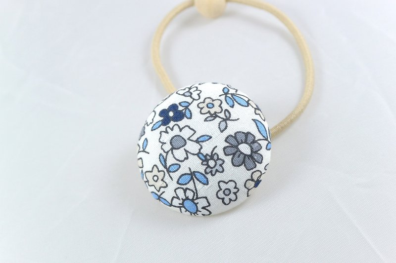 Hand-feel cloth buckle hair bundle-blue floral - Hair Accessories - Other Materials Blue