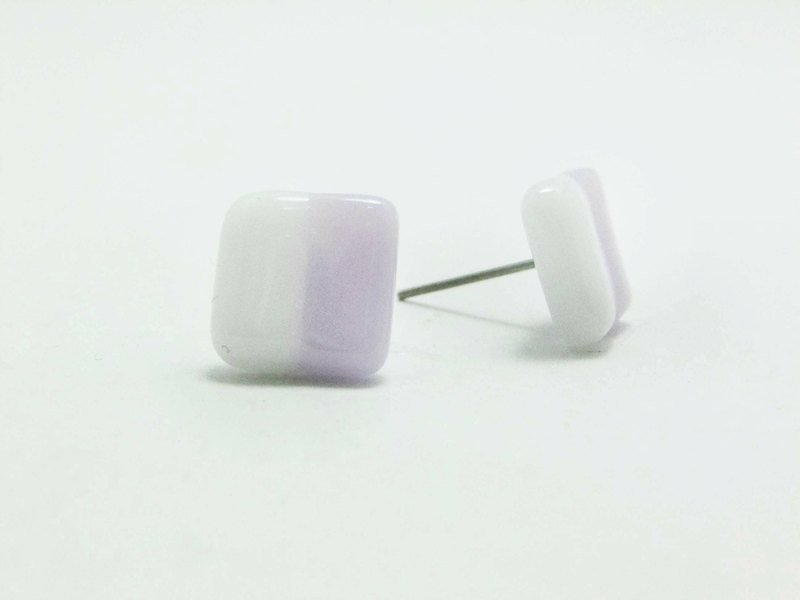 方型雙色琉璃耳環-白+淡紫 - ต่างหู - แก้ว หลากหลายสี