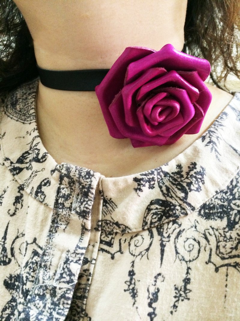 Leather Rose Neckwear - สร้อยคอ - หนังแท้ สีม่วง