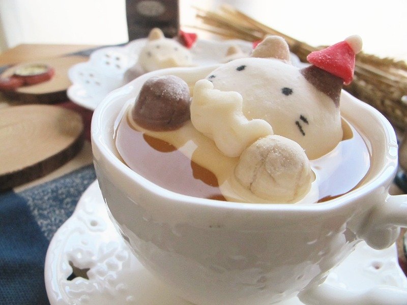 I was Santa Claus marshmallows floating cat! - Cake & Desserts - Fresh Ingredients Red