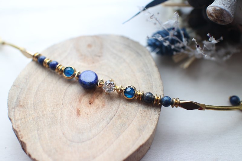 Fuchia ~ ~ feast Lapis lazuli / blue agate / zircon / brass bracelet