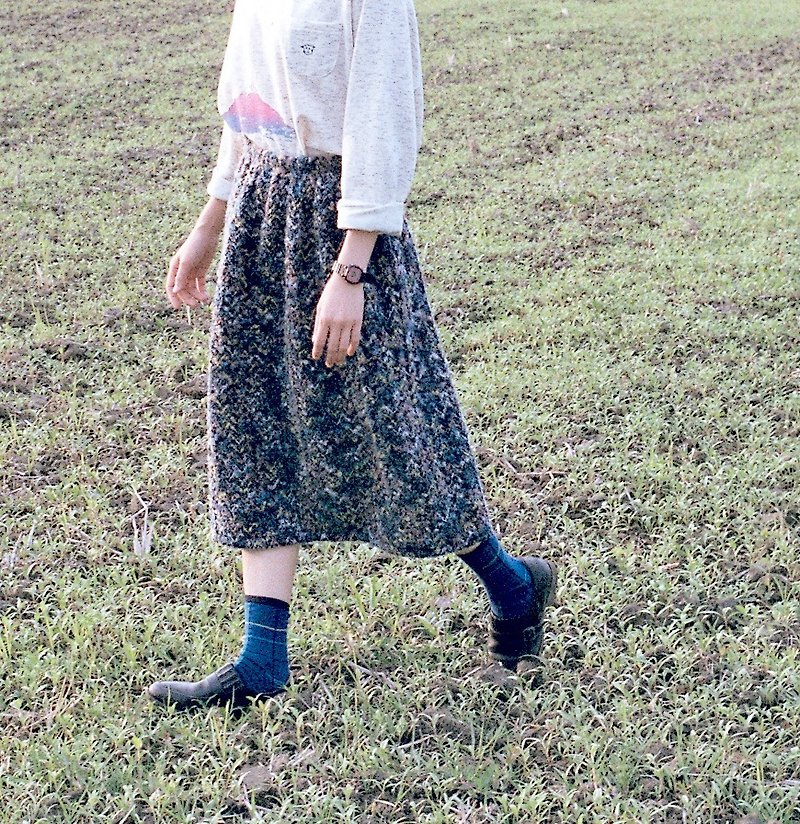 最後一件 / 彩色羊毛編織線裙子 / 附一個刺繡小狗別針✿ - Skirts - Cotton & Hemp 