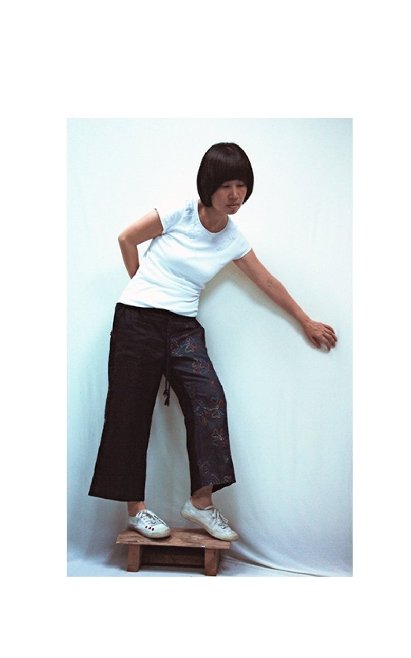 g5202---深藍色繡花剪接七分褲(2014春夏) - 闊腳褲/長褲 - 其他材質 