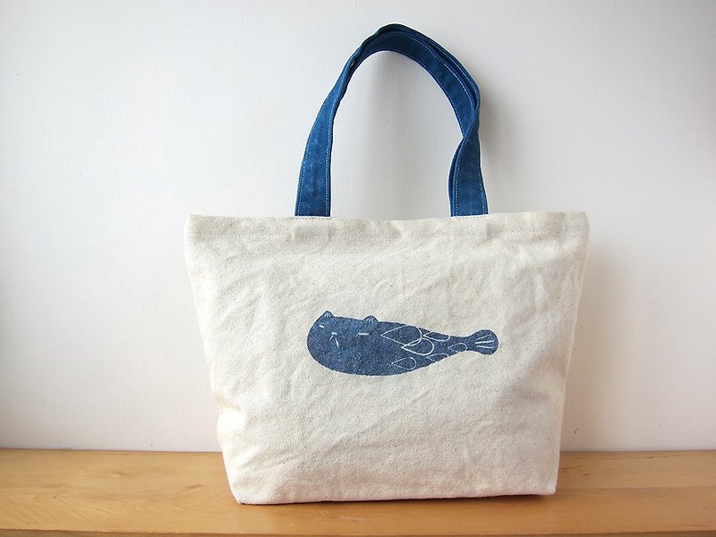 Fish Meow murmur- hand / shoulder bag / vegetable dyes - Coming out of print - กระเป๋าแมสเซนเจอร์ - ผ้าฝ้าย/ผ้าลินิน ขาว