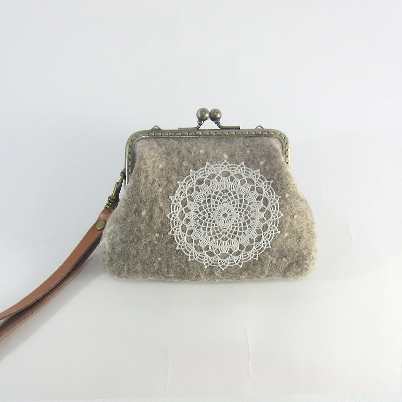 Wool felt lace mouth gold package │ natural gray No.4 Picks wool. Handmade. birthday present. Exquisite purse - Coin Purses - Wool Gray