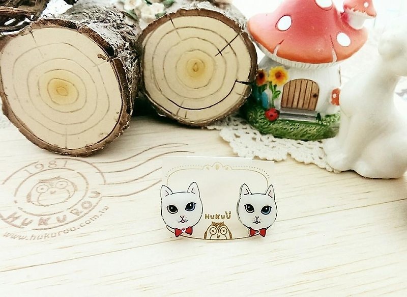 § HUKUROU§ cat series earrings (yin and yang eyes white) - Earrings & Clip-ons - Plastic 