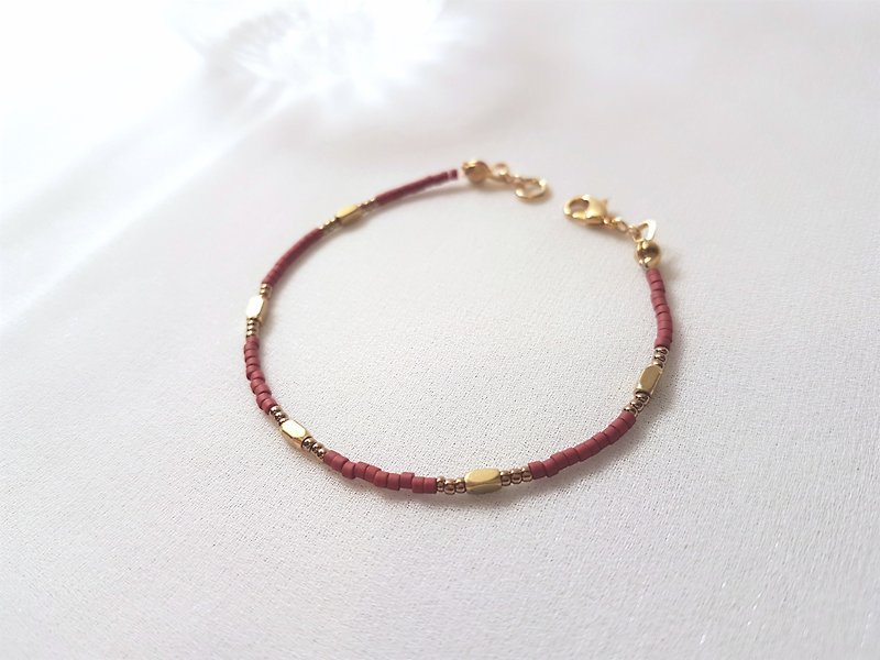 Bronze Crimson Beaded Thin Bracelet - สร้อยข้อมือ - ทองแดงทองเหลือง สีแดง