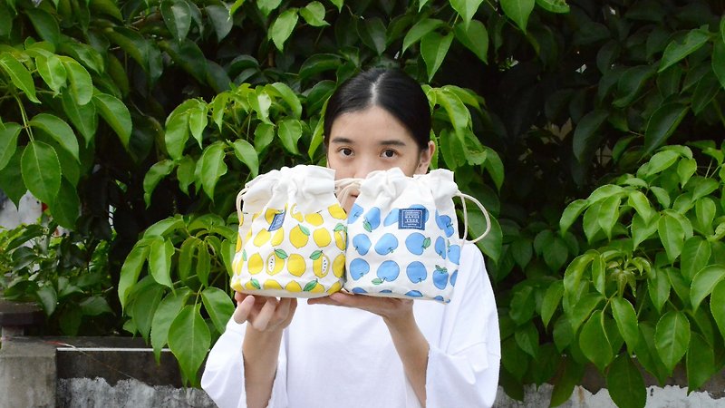 ::瀏海樹:: 側背水桶包_藍蘋果與檸檬 - 側背包/斜孭袋 - 其他材質 黃色