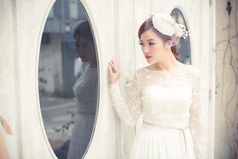 《Being of Love》㘣形蕾絲面料英式新娘禮帽 ／西式婚禮手工製頭飾結婚髪飾 - 帽子 - 其他材質 白色