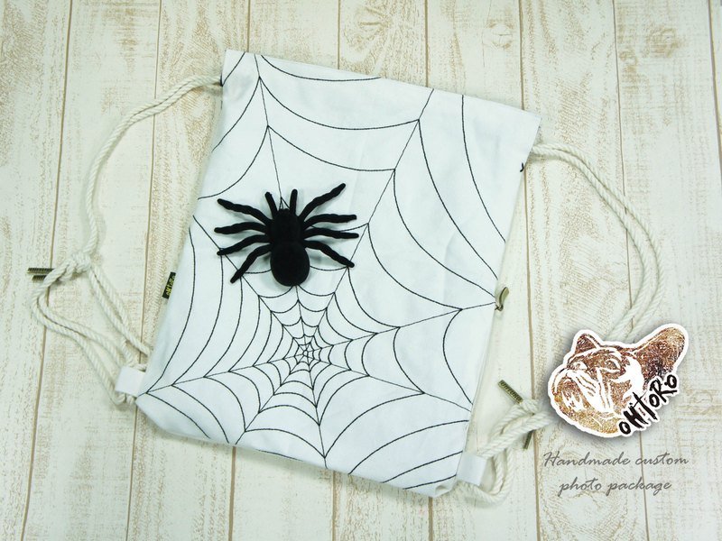 OHTORO Original: three-dimensional spider embroidered pouch back! - กระเป๋าแมสเซนเจอร์ - ผ้าฝ้าย/ผ้าลินิน สีดำ