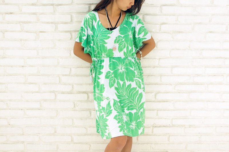 Hibiscus print dolman sleeve dress <kiwi> - ชุดเดรส - วัสดุอื่นๆ สีเขียว