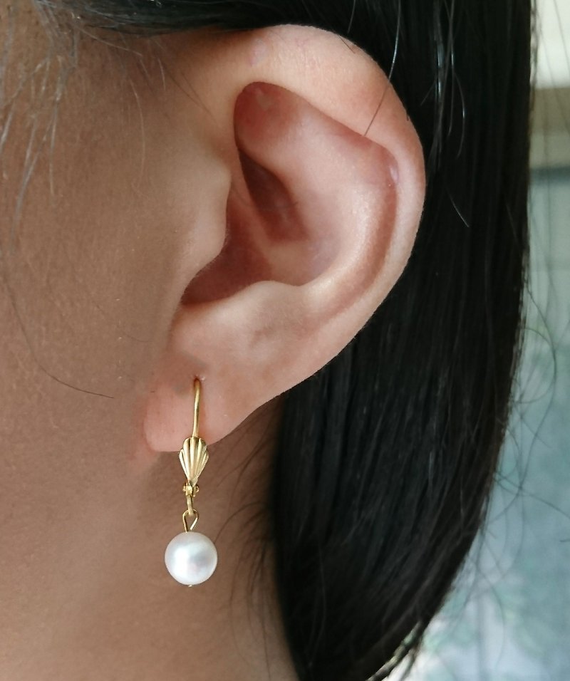 Shell Drop Earrings with Freshwater pearls - ต่างหู - ไข่มุก สีดำ