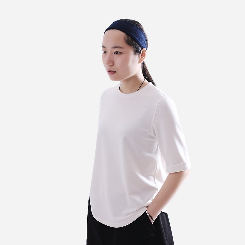 Cotton half-sleeve knitted round neck T-shirt - เสื้อยืดผู้หญิง - วัสดุอื่นๆ ขาว