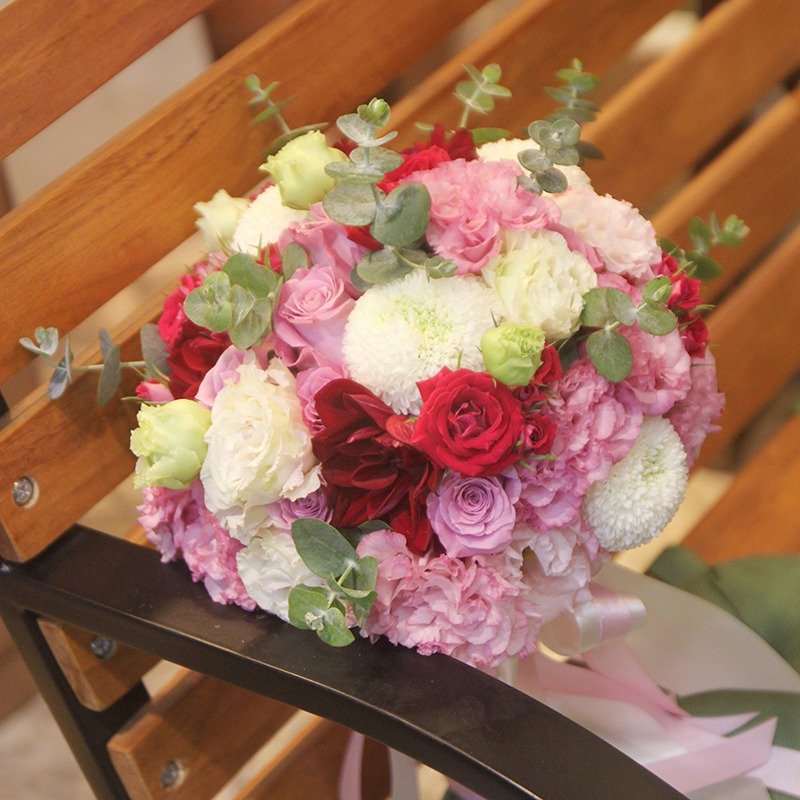 漫花草-桃粉色系新娘捧花 客製化婚禮捧花 歐式鮮花捧花 - 胸針 - 植物．花 紅色