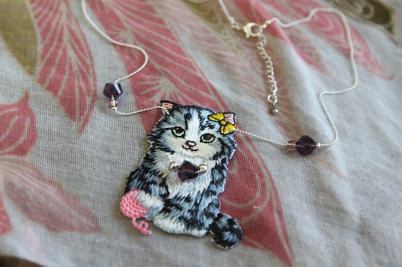 Play wool kitten necklace - Necklaces - Other Materials White