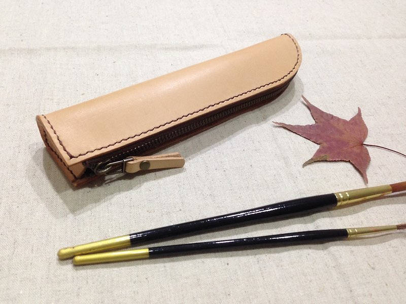 Meniscus leather pencil case // Oak white x coffee line color custom lettering - กล่องดินสอ/ถุงดินสอ - หนังแท้ ขาว