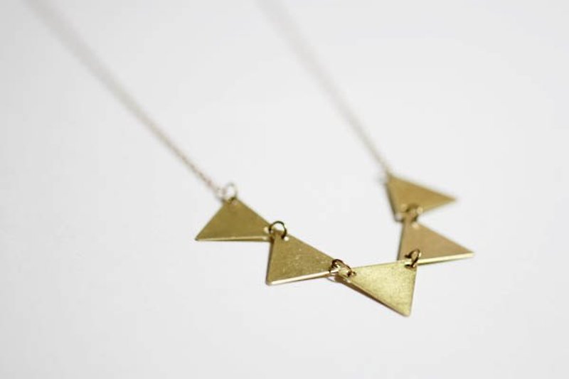 Small triangular pennant short brass chain / chain clavicle - Necklaces - Other Metals Gold