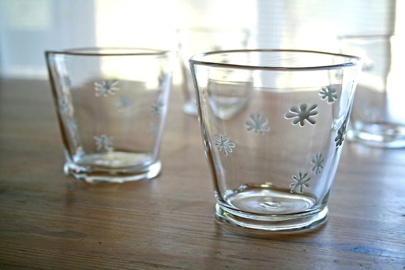 Glass pattern of snowflakes - ถ้วย - แก้ว ขาว