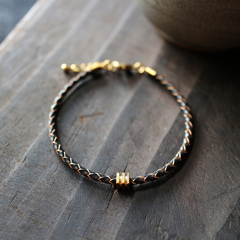 Muse neutral series NO.5 black blue brass braid leather bracelet simple - สร้อยข้อมือ - หนังแท้ สีน้ำเงิน