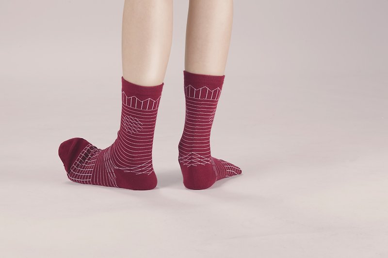 九折 ／ A PINCH OF OFFBEAT 酒红色 襪子 幾何襪子 短襪 男生襪子 女生襪子 設計師襪子 馬來西亞出品 - 襪子 - 其他材質 紅色