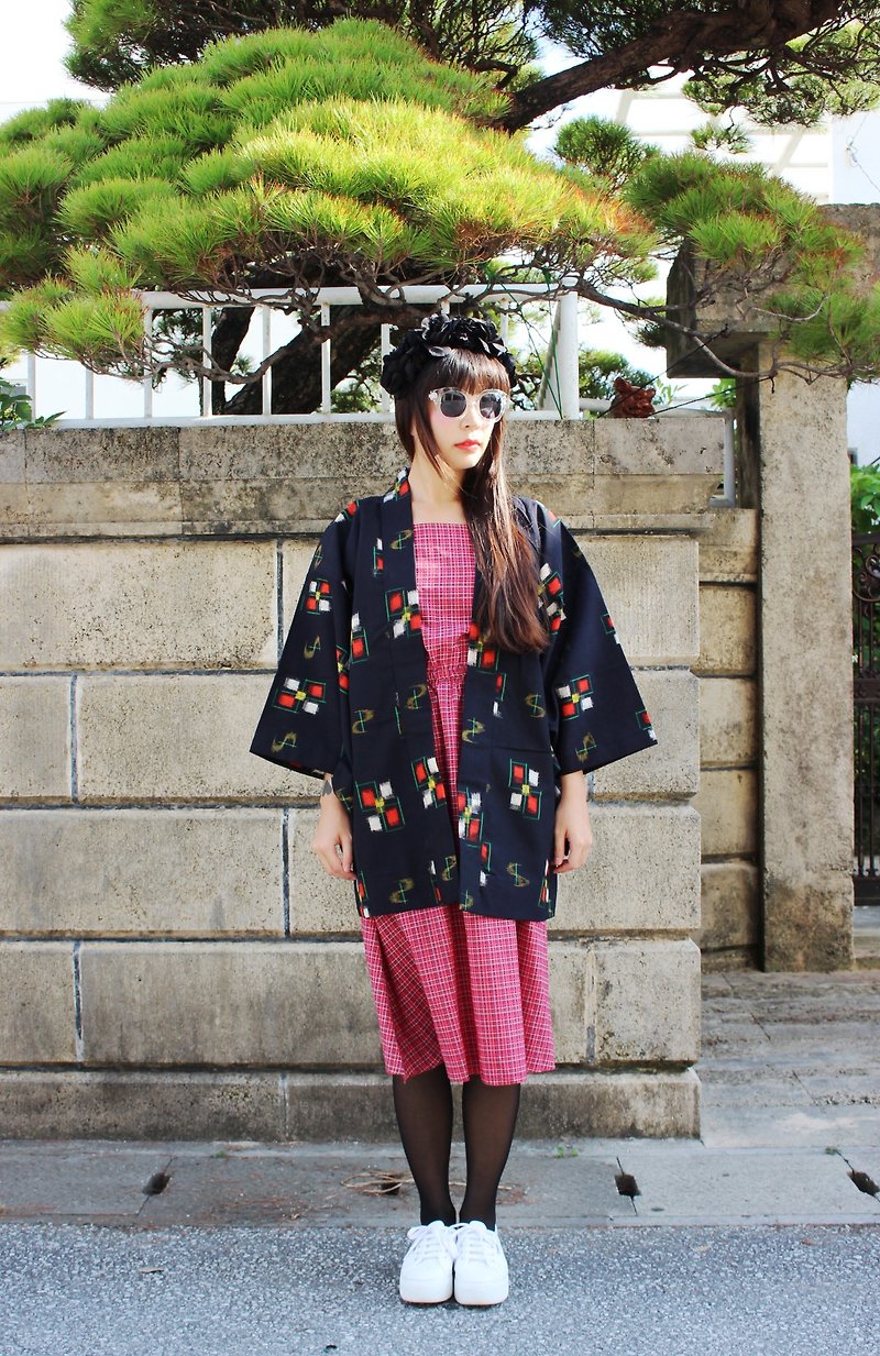 F1502 [within the Japanese system in standard] (Vintage) dark blue squares textured fine Japanese kimono haori (お wa ri) - เสื้อแจ็คเก็ต - วัสดุอื่นๆ สีน้ำเงิน