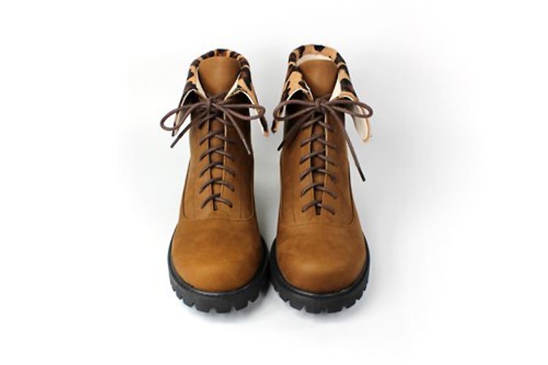 Horsehair Brown reflex lace-up ankle boots - รองเท้าบูทสั้นผู้หญิง - หนังแท้ สีนำ้ตาล