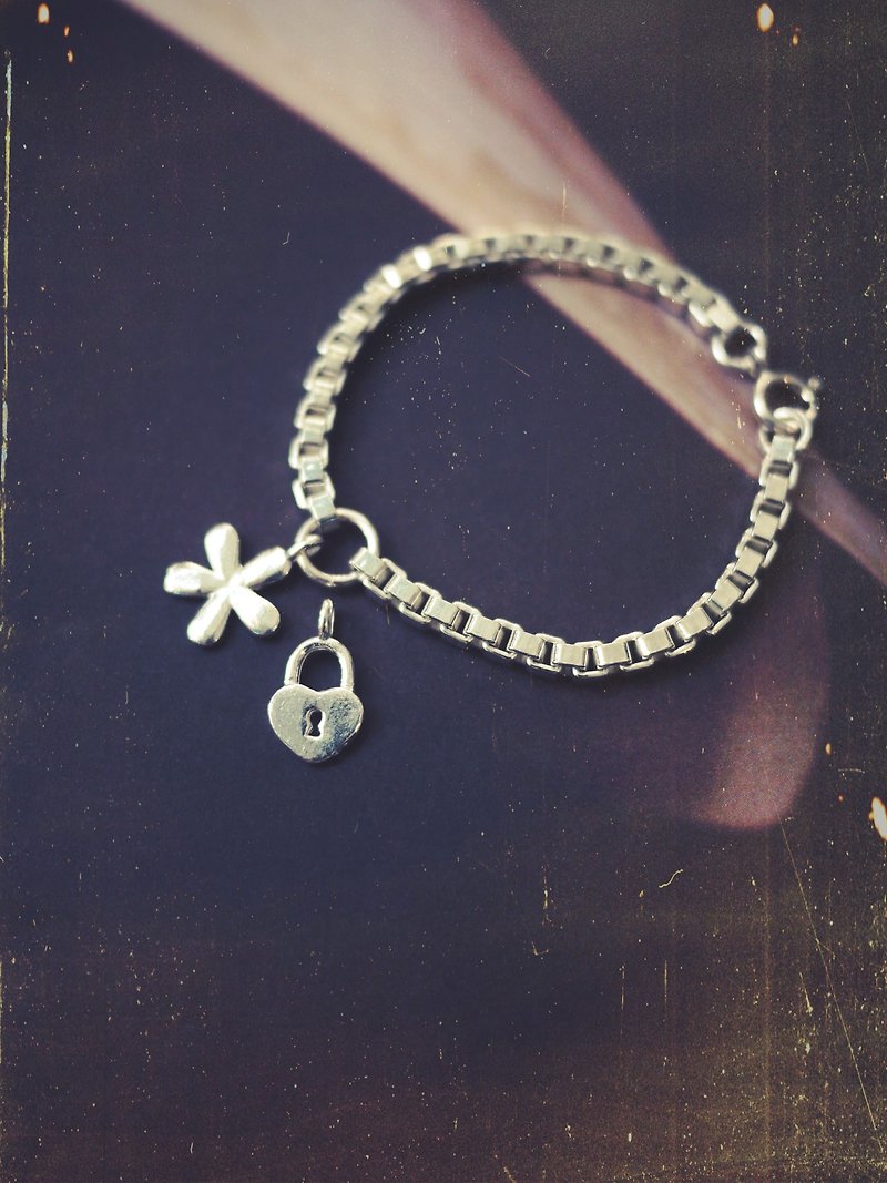 MUFFëL 925 Silver sterling silver series-mini flower heart lock small box bracelet - สร้อยข้อมือ - เงินแท้ สีเทา