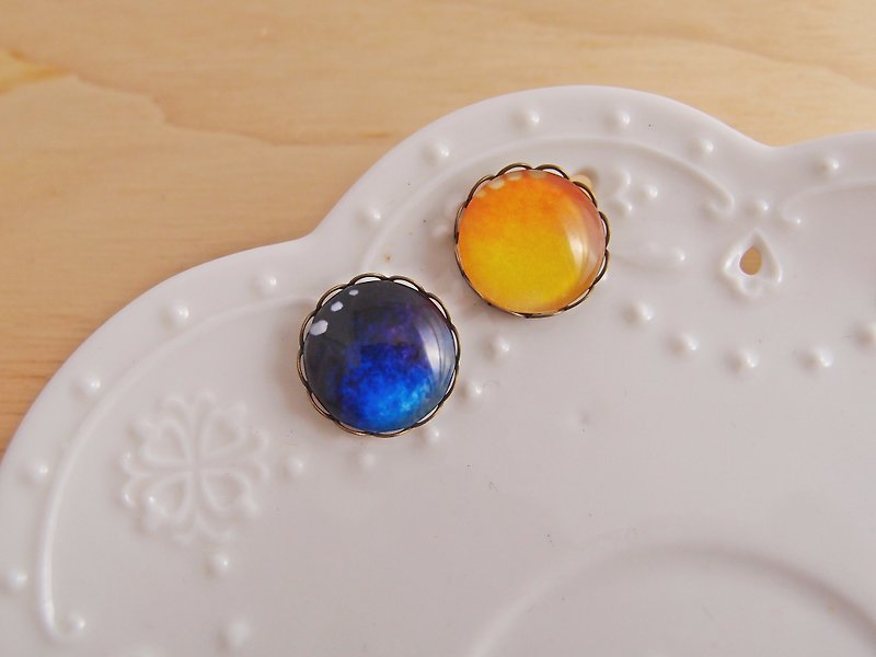 Crystal Bubble [CA001] Pure Edition x pin small earrings ear, cramping, needle earrings - Earrings & Clip-ons - Glass Multicolor