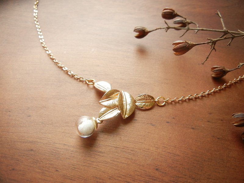 *coucoubird*white snowflakes and leaves necklace - Necklaces - Other Metals Gold