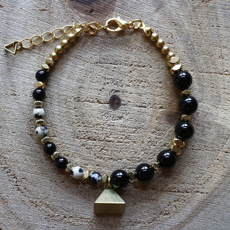 Muse natural wind series NO.126 black onyx stone Dalmatian asymmetrical brass bracelet - สร้อยข้อมือ - วัสดุอื่นๆ หลากหลายสี