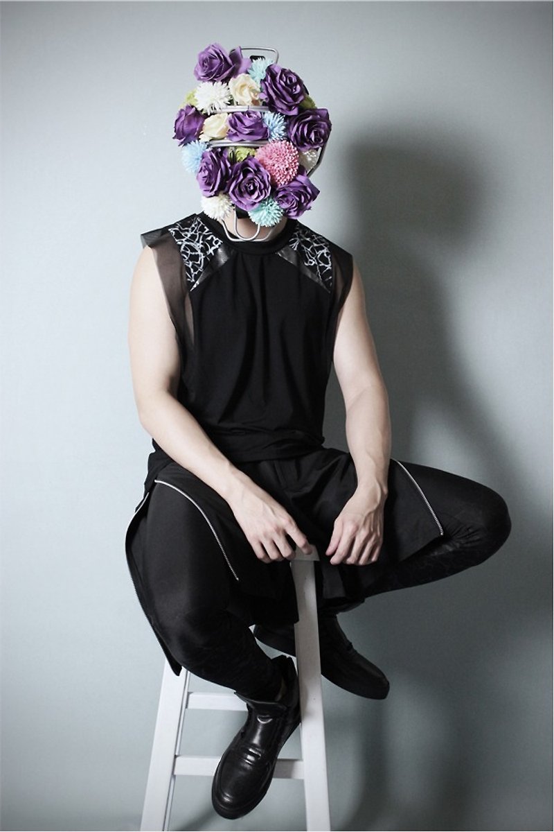 台湾のデザイナーズブランドメンズファッションと前衛的なプリントノースリーブ黒丸ネックトップス - Tシャツ メンズ - その他の素材 ブラック