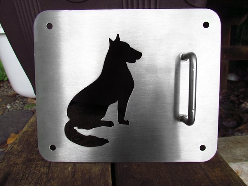 ステンレス製のドッグタグは壁に取り付けられており、犬のリード、犬のリーシュ、犬のリーシュ、犬のリーシュに引っ掛けることができます。 - 置物 - 金属 シルバー