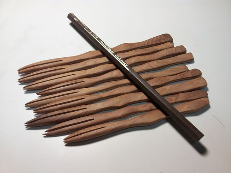 Taiwan yew handcrafted wooden fork - งานไม้/ไม้ไผ่/ตัดกระดาษ - ไม้ 