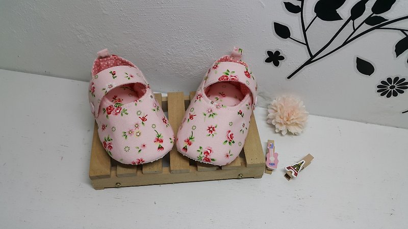 Pink rose garden baby shoes handmade shoes - รองเท้าเด็ก - วัสดุอื่นๆ สึชมพู