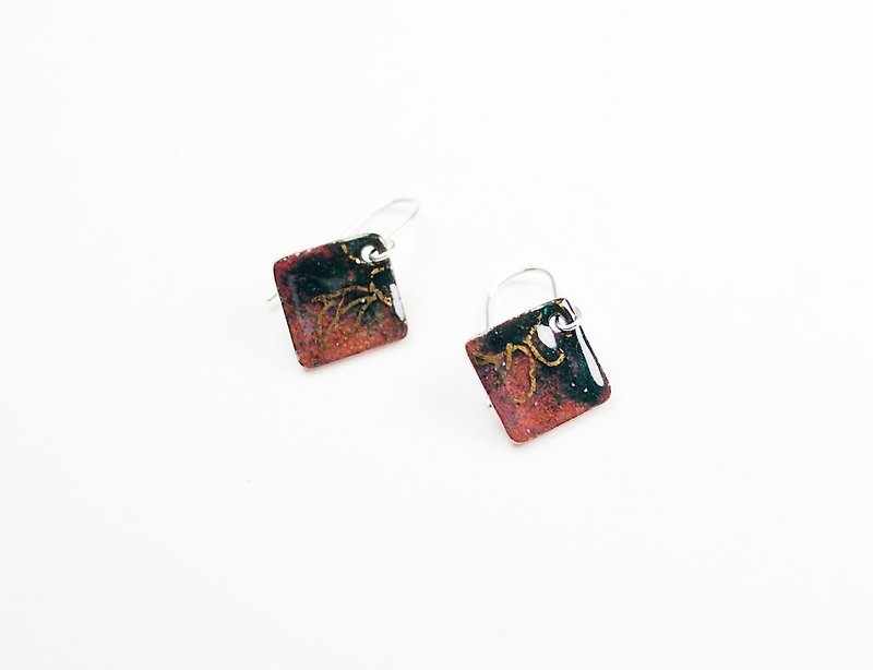Chinese style gold leaf pattern enamel earrings (green) - Earrings & Clip-ons - Other Metals Green