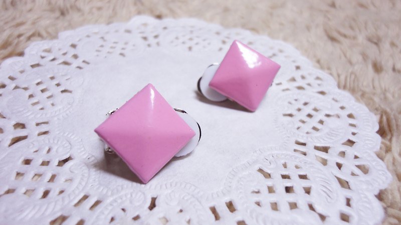 NiCorn hand made - Great Rock Season - pink pink rivet retro earrings (ear clip-on) - ต่างหู - วัสดุอื่นๆ สึชมพู