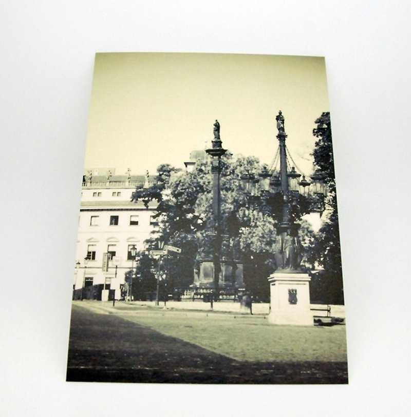Travel Postcard: Street Scene, Prague, Czech Republic - การ์ด/โปสการ์ด - กระดาษ สีกากี