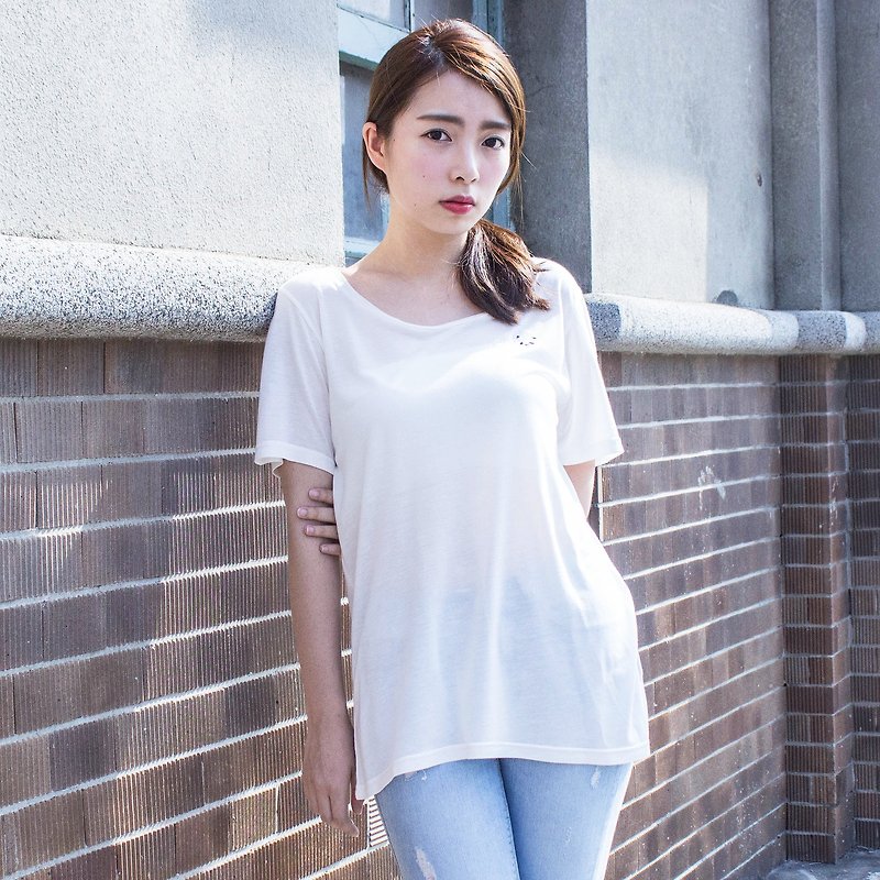 SU: MI said Panda Panda embroidered white T-shirt_5SF002_ - เสื้อยืดผู้หญิง - ผ้าฝ้าย/ผ้าลินิน ขาว